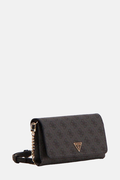 Sac à dos noir de Guess, avec un motif et une chaîne dorée.
