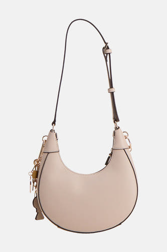 Beige schoudertas van Guess, met een sleutelhanger en een smalle schouderband.