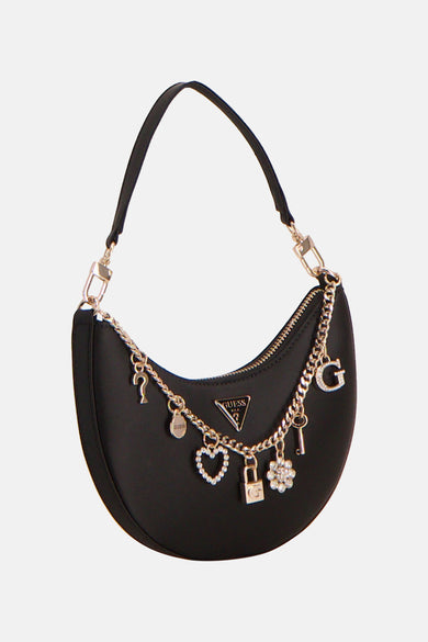 Sac à bandoulière noir Guess avec chaîne dorée, divers breloques et logo Guess.