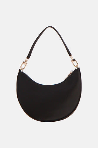Sac à bandoulière noir Guess avec design en forme de demi-lune et ferrures dorées.