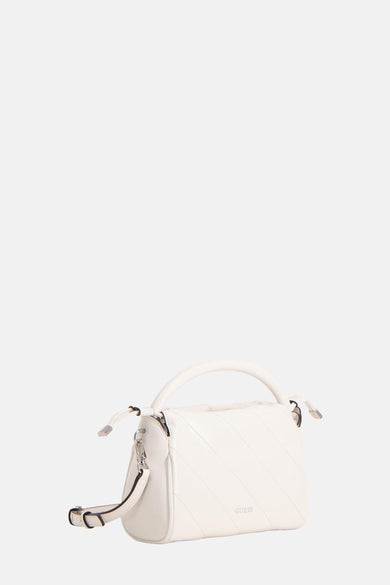 Sac à main blanc de Guess avec des détails tricotés en diagonale et une courte poignée.