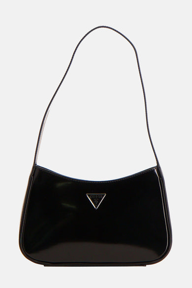 Sac à main noir de Guess avec un fini brillant et le logo triangulaire bien connu.