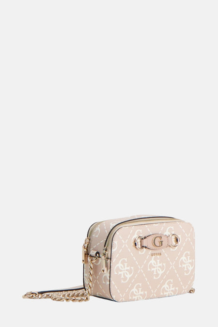 Sac bandoulière écru de Guess, avec motif blanc et détails dorés et chaîne.