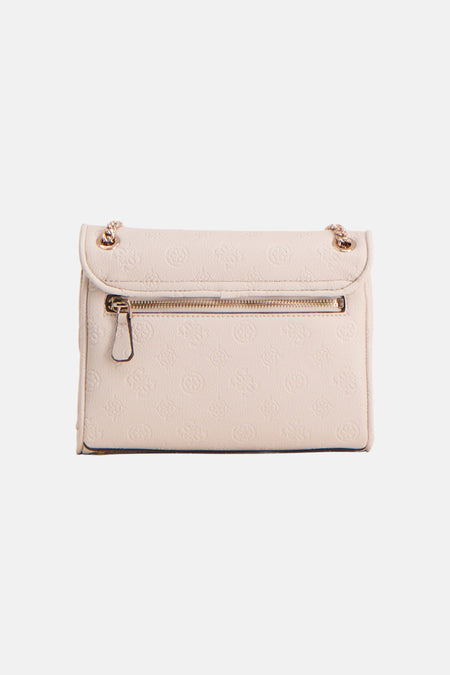 Witte schoudertas van Guess, met een all-over logo-reliëf en een goudkleurige kettingband.