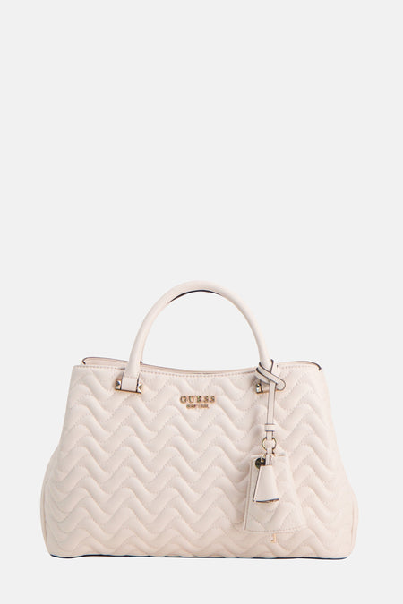 Sac à main blanc de Guess avec un motif zigzag brodé et une accessoire pendante.