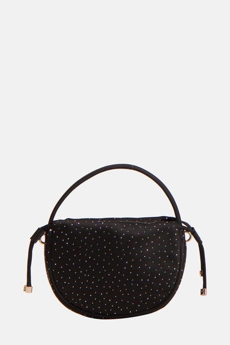 Zwarte handtas met zilveren studs.
