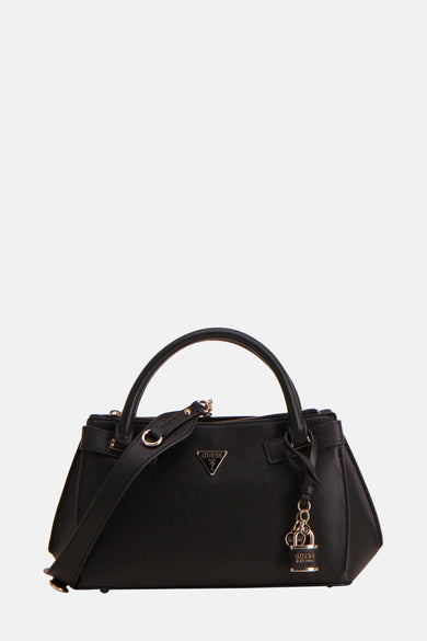 Sac à main noir de Guess avec une poche zippée à l'arrière et une bandoulière amovible.
