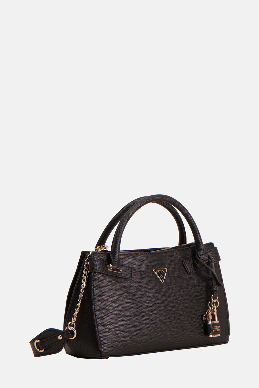 Sac à main noir de Guess avec anses, une chaîne argentée et un logo Guess comme cintre.