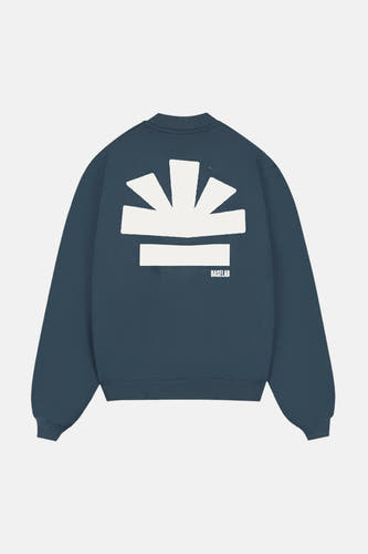 Blauwe sweater van BASELAB, met een groot, wit grafisch logo op de rug.