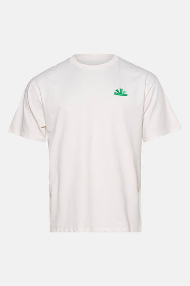 T-shirt blanc à manches courtes de BASELAB, avec une broderie imprimée graphique verte sur la poitrine.