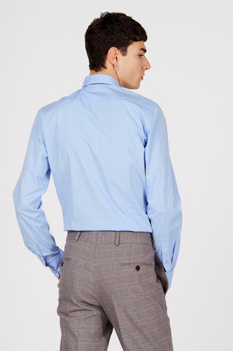 Blauw overhemd met lange mouwen van Le Fabuleux Marcel de Bruxelles, met geruite pantalon.