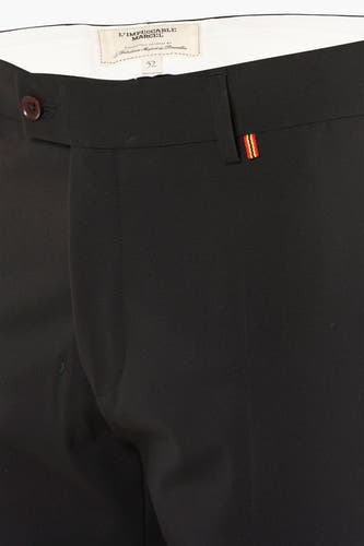 Pantalon de costume noir Le Le Fabuxux Marcel Bruxelles, avec des avecces à boucles d'accent et couleurs et fermeture à boutons.