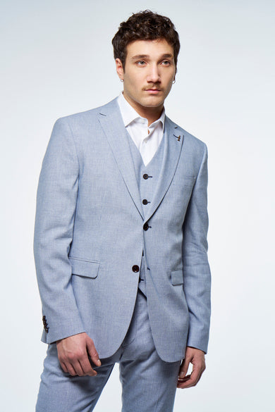 Man in blauw pak met vest.