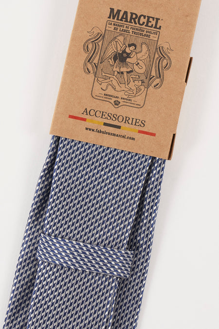 Daim bleu de Le Fabuleux Marcel de Bruxelles, avec un motif pied-de-poule.