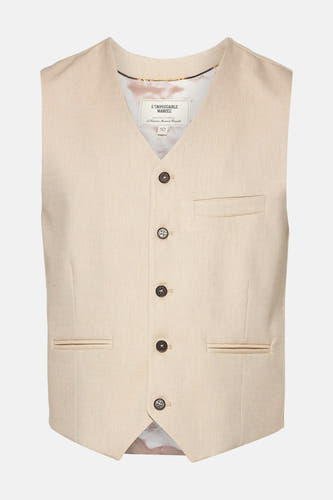 Gilet beige de Le Fabuleux Marcel de Bruxelles, avec des boutons et des poches sombres.