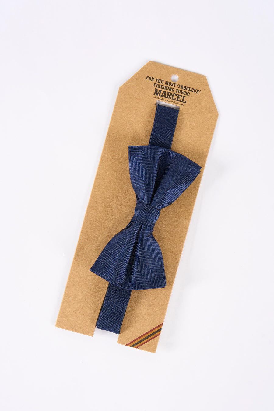 Ruban bleu de Le Fabuleux Marcel de Bruxelles, avec un motif de poissons subtil, présenté sur une étiquette en carton.