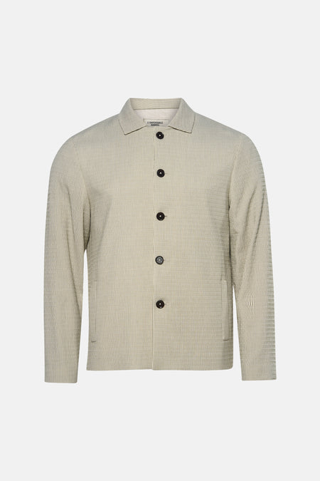 Blazer beige de Le Fabuleux Marcel de Bruxelles, avec fines rayures verticales et fermeture à boutons.