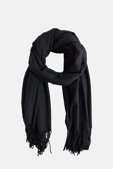Châle noir d'Access®, avec franges aux extrémités.