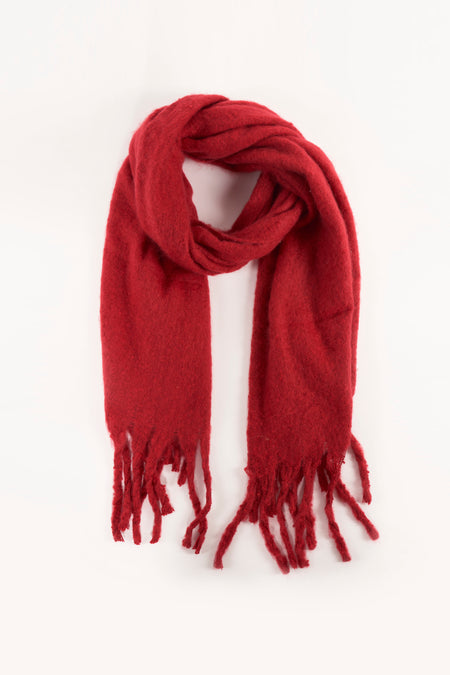 Écharpe d'hiver rouge d'Access, avec franges aux extrémités.
