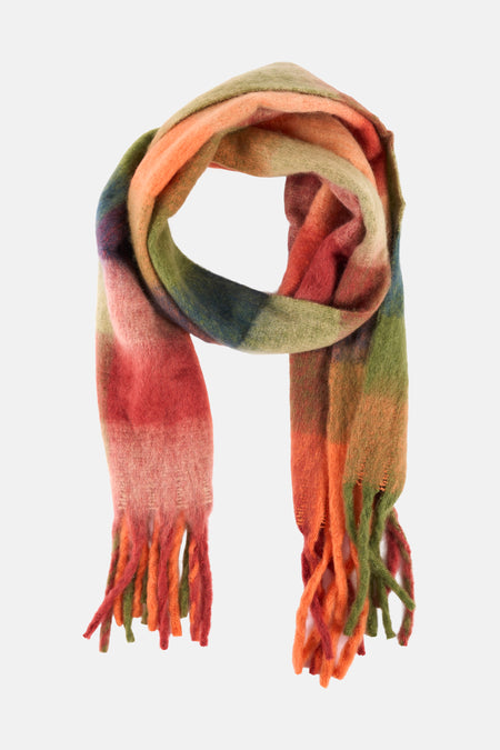 Écharpe multicolore Access® enroulée en spirale avec franges.