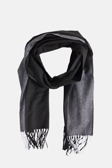 Chapeau d'hiver noir Access® avec des bords rayés et des franges.
