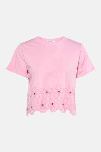 Roze T-shirt met korte mouwen van HAILYS, met bloemendetails aan de onderkant.
