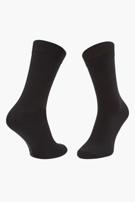 Chaussettes noires d'ACCESSORIES BY JACK & JONES, design simple avec des bordures côtelées.