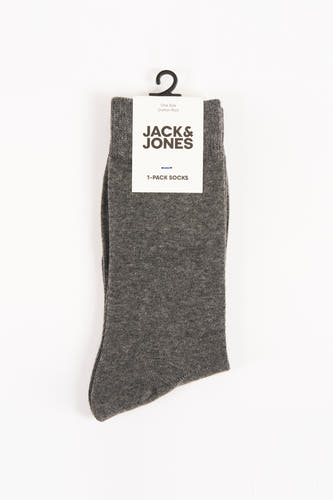 Grijze sokken van ACCESSORIES BY JACK & JONES, hangend aan een zwarte hanger tegen een witte achtergrond.