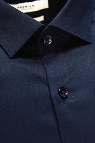 Chemise bleue à manches longues de PREMIUM by JACK & JONES, avec fermeture à boutons et un col détaillé.