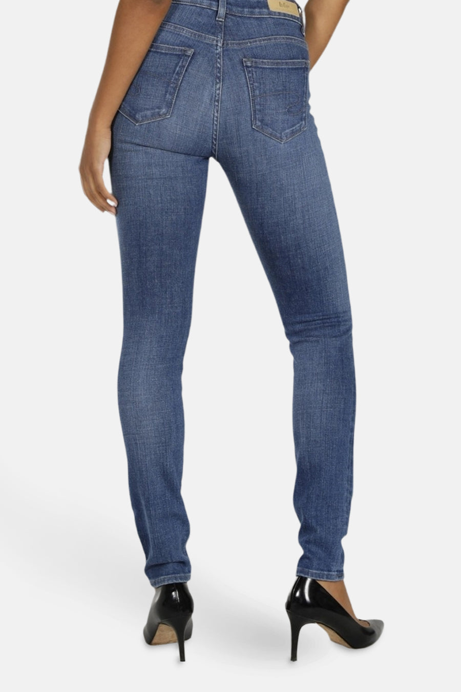 Jeans skinny en denim by Lee Cooper®, dos avec poches passepoilées et talons noirs.