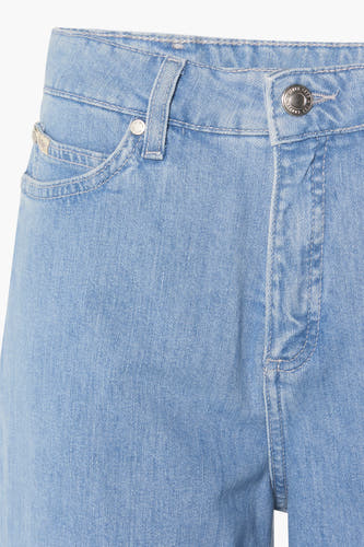 Jean skinny en denim bleu clair de Lee Cooper® avec détails de coutures et de poches.