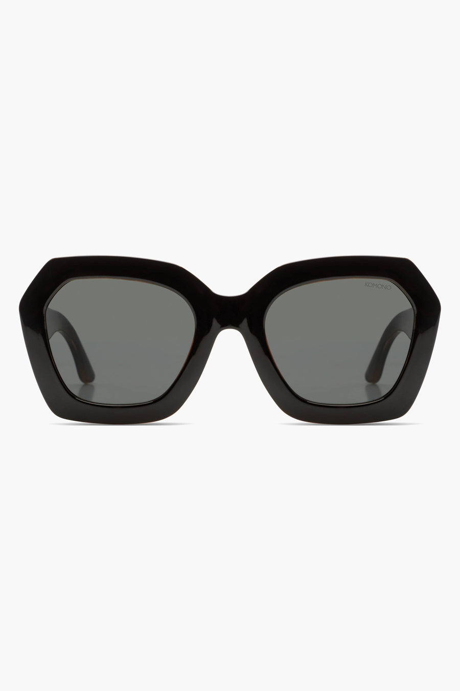 Lunettes de soleil noires KOMOMONO, avec un cadre angulaire et des verres sombres.