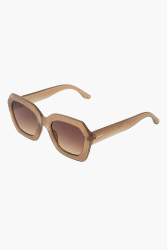 Lunettes de soleil beige de KOMONO, avec des verres bruns et un cadre rectangulaire.