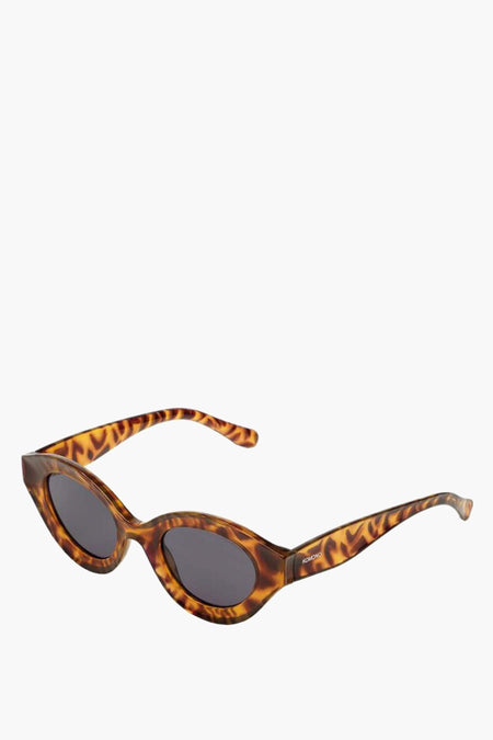 Lunettes de couleur tortue de KOMONO, avec des verres ovales et une impression tachetée sur le cadre.