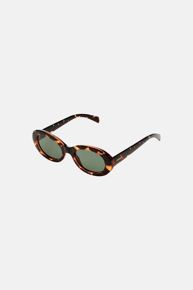 Lunettes de soleil marron de Komono, avec un motif écaille de tortue sur la monture et les branches.