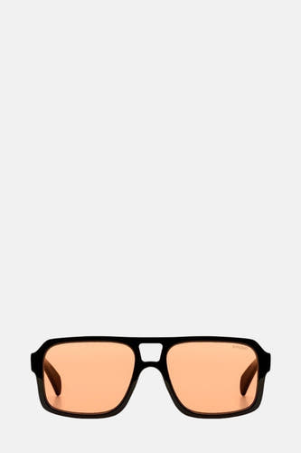 Lunettes de soleil noires de KOMONO, avec des verres orange et un cadre carré.