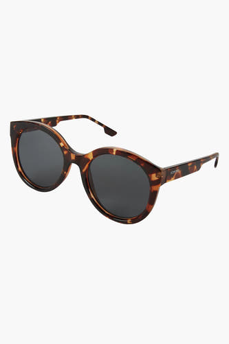 Lunettes de soleil brunes de KOMONO, avec un motif de tortue sur le monture et des verres foncés.