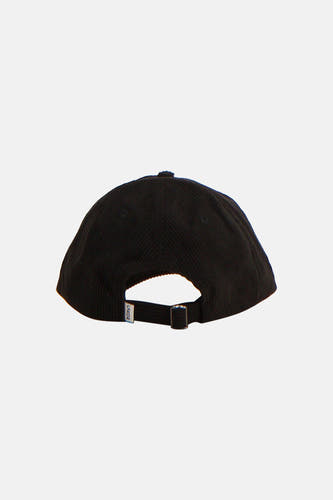 Casquette noire LAKOR, avec texture velours côtelé et une sangle réglable à l'arrière.