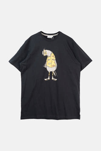 T-shirt noir à manches courtes de LAKOR, vu de dos, porté avec un pantalon vert.