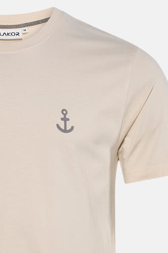 T-shirt écru de LAKOR avec petit imprimé ancre grise, col rond côtelé et bande de cou rayée.