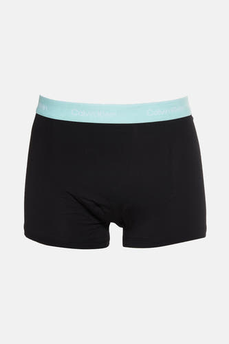 Sous-vêtement noir de Calvin Klein avec une ceinture élastique bleu clair dotée d'un logo.