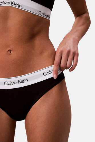 Sous-vêtement noir de Calvin Klein avec une bande élastique blanche et le logo Calvin Klein.