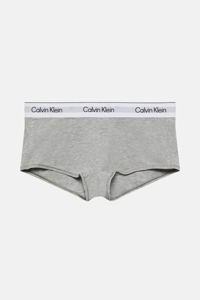 String gris Calvin Klein, avec bande élastique ornée du logo de la marque.