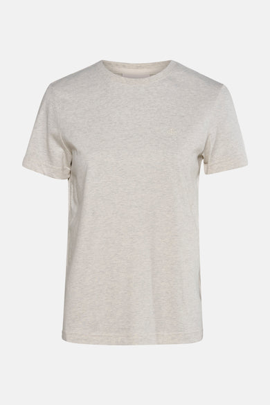 T-shirt beige à manches courtes de Calvin Klein, couleur unie et logo subtil sur la poitrine.