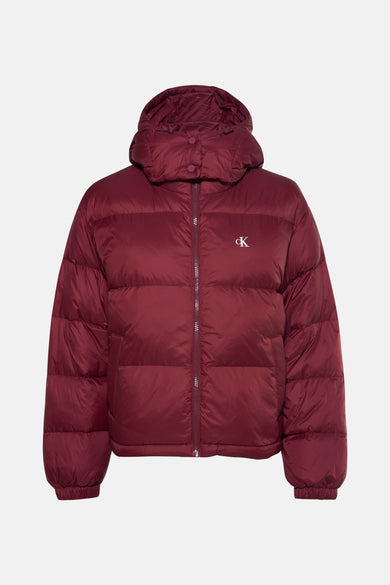 Manteau court de Calvin Klein, avec un capuchon et un design en fausse fourrure.
