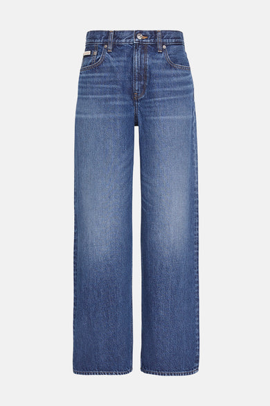 Jean bleu droit en denim de Calvin Klein, avec des poches classiques et un fini stonewash.