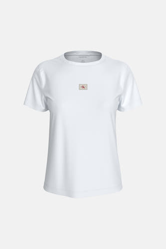 T-shirt blanc Calvin Klein Jeans, avec un petit logo sur la poitrine.