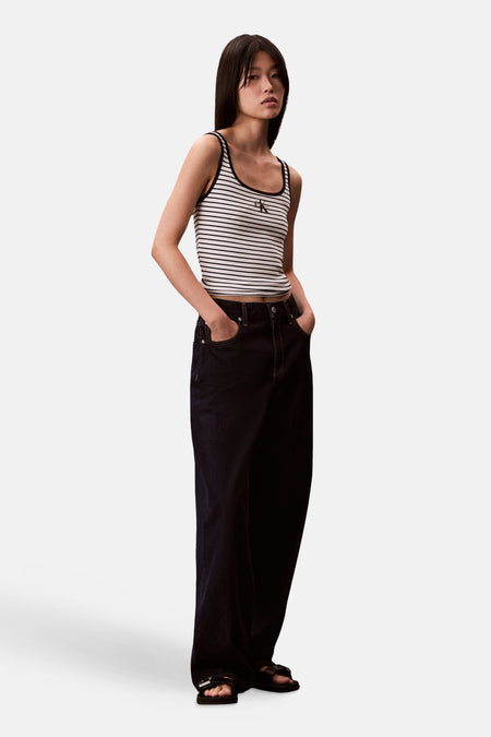 Débardeur multicolore Calvin Klein, avec un motif rayé et un petit logo sur la poitrine.