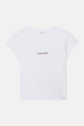 T-shirt blanc à manches courtes Calvin Klein avec un petit logo rose sur le devant.