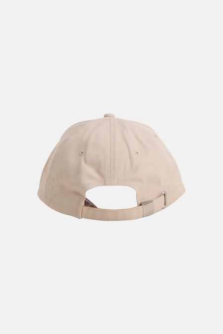 Beige pet van Calvin Klein, gezien van achteren met verstelbare band.
